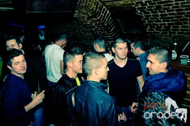 Party în Club Escape, 