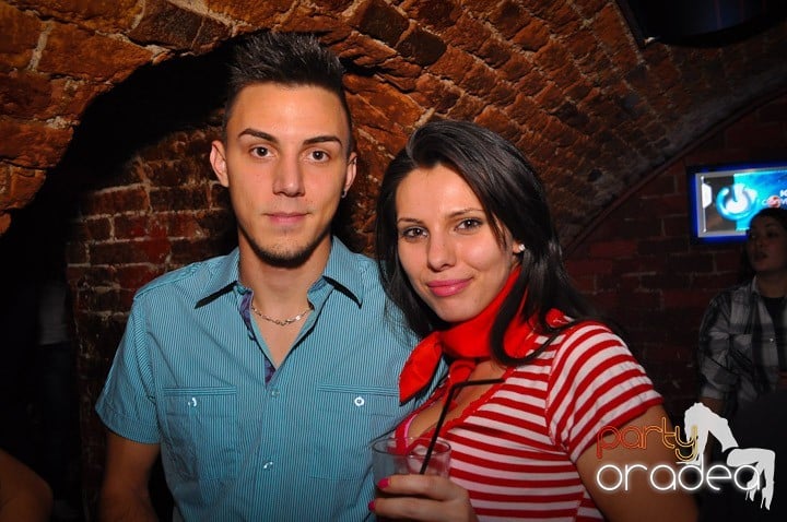 Party în Club Escape, 