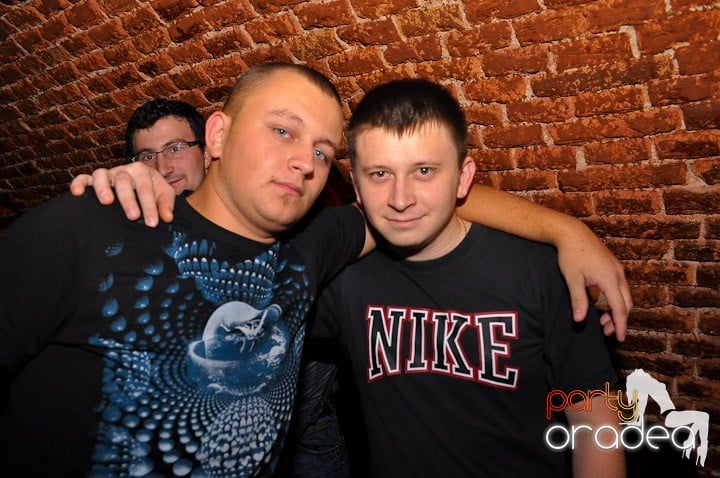 Party în Club Escape, 