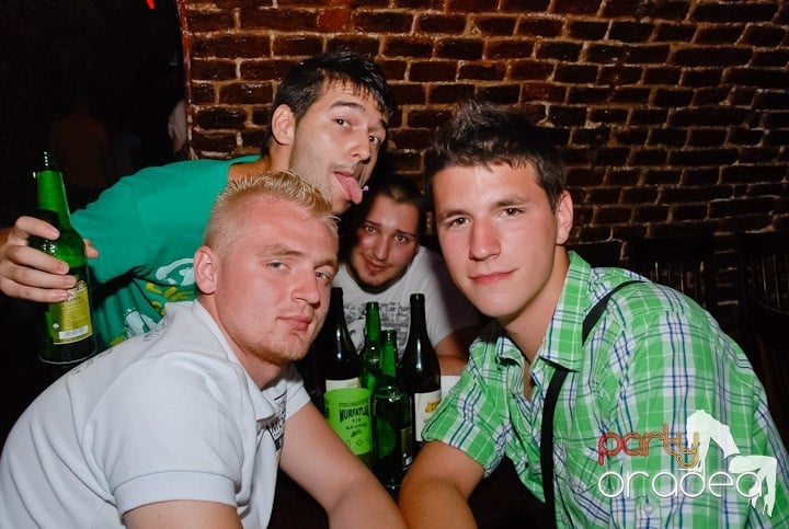 Party în Club Escape, 