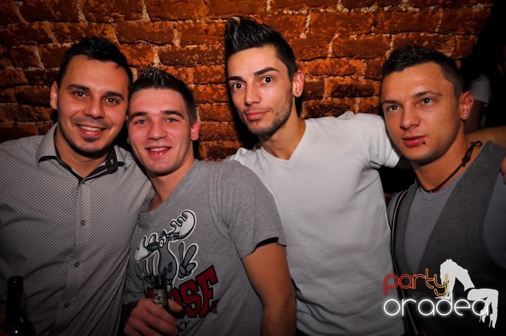 Party în Club Escape, 