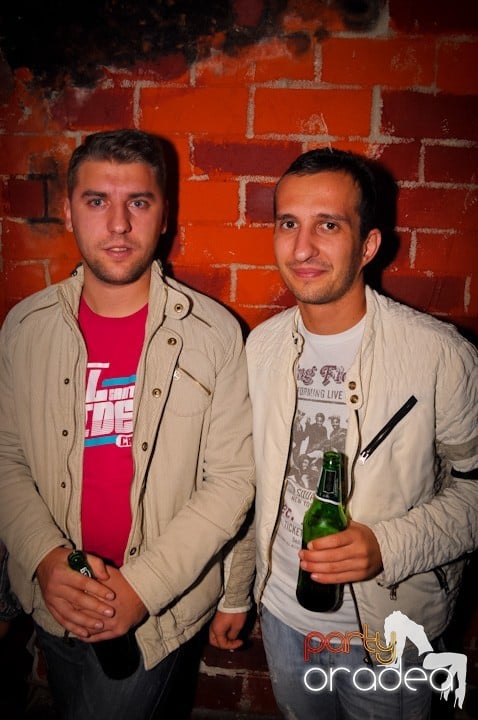 Party în Club Escape, 