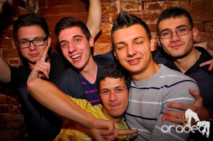 Party în Club Escape, 