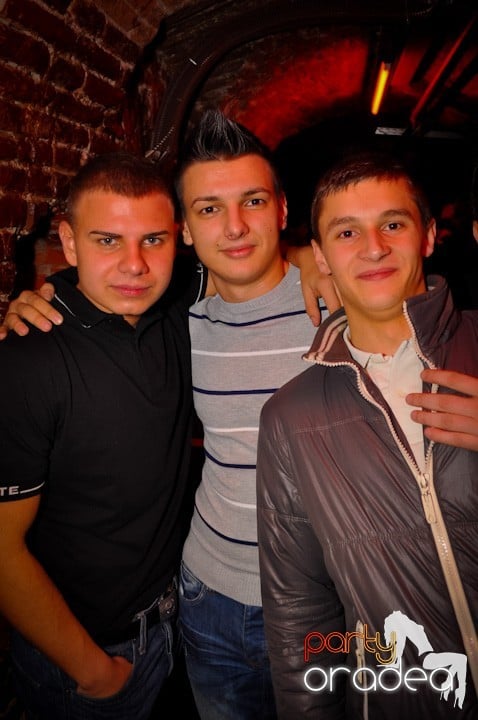 Party în Club Escape, 