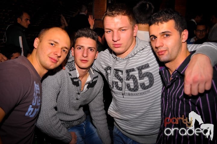 Party în Club Escape, 