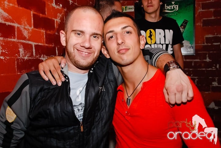 Party în Club Escape, 