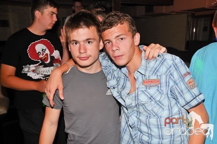 Party în Club Seven, 