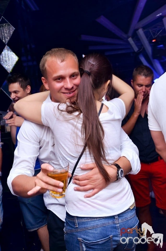 Party în Club The One cu DJ Ben Boognar, 