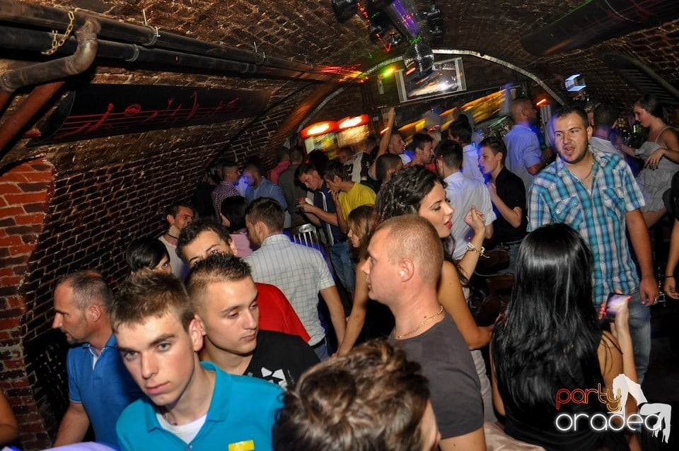 Party în Escape Club, 