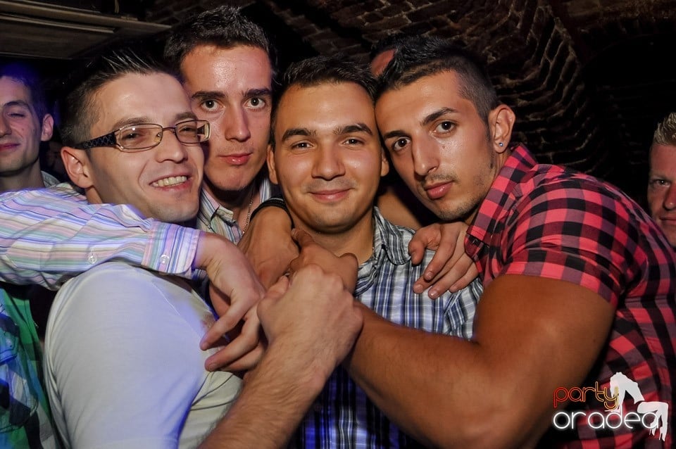 Party în Escape Club, 