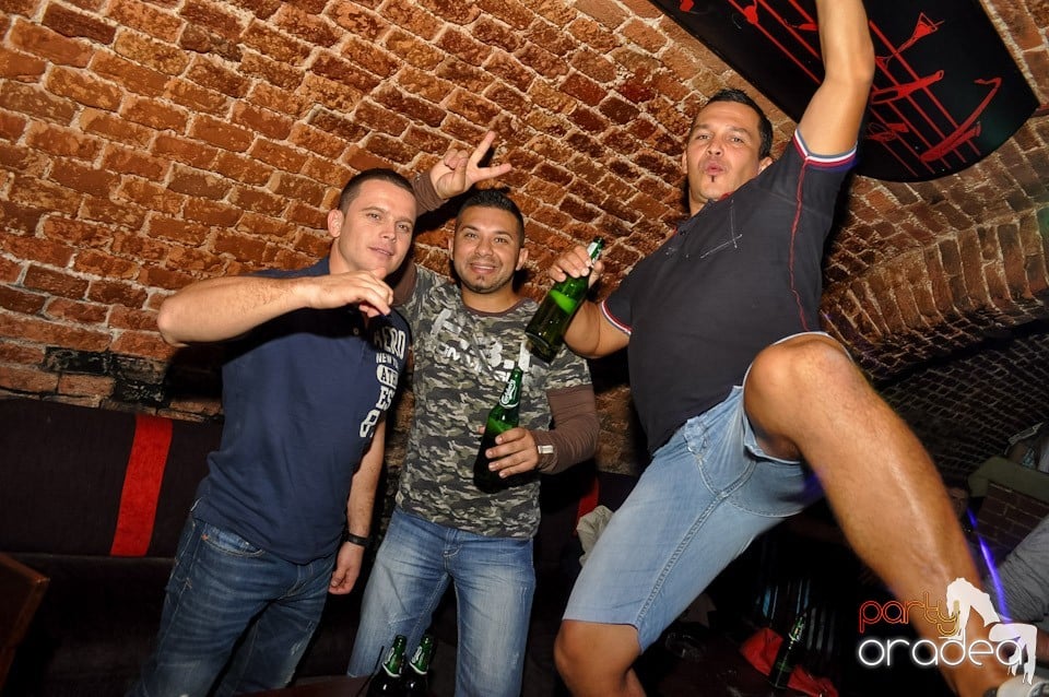 Party în Escape Club, 