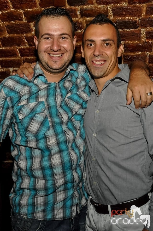 Party în Escape Club, 