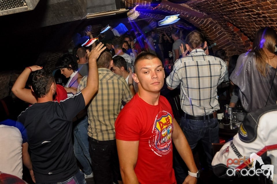 Party în Escape Club, 