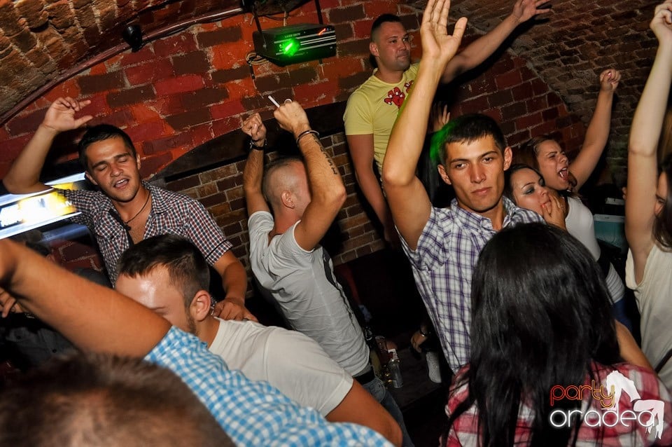 Party în Escape Club, 