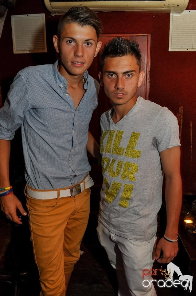 Party în Escape Club, 