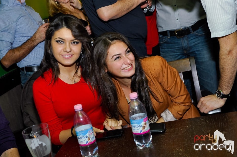 Party în Green Pub, Green Pub