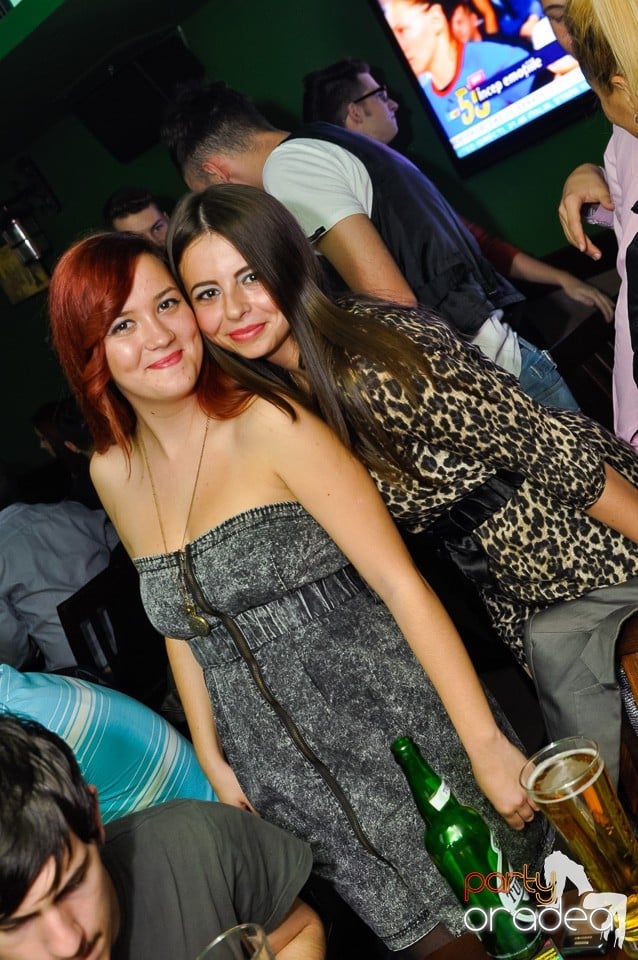 Party în Green Pub, Green Pub