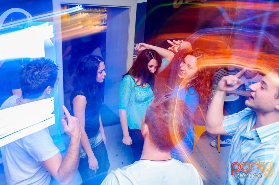 Party în Juice, Juice