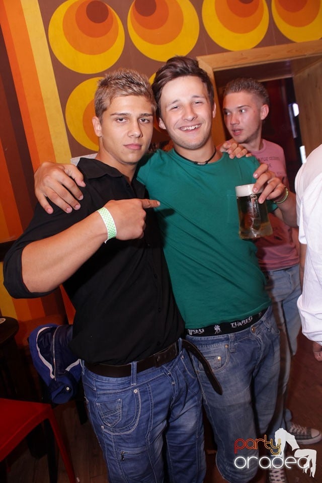 Party în Juice, Juice