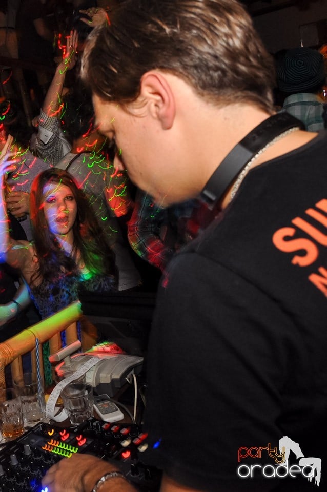 Party în Zulu Caffe, Zulu Caffe