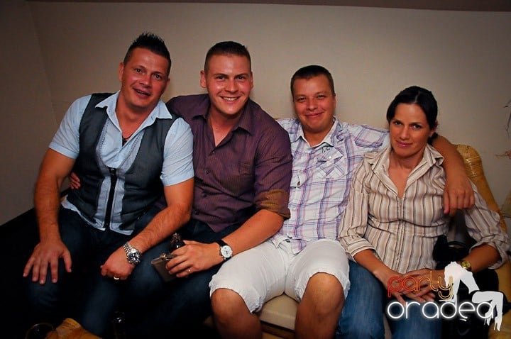 Party în Zulu Caffe, Zulu Caffe