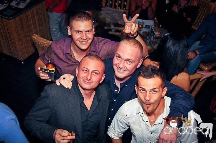 Party în Zulu Caffe, Zulu Caffe