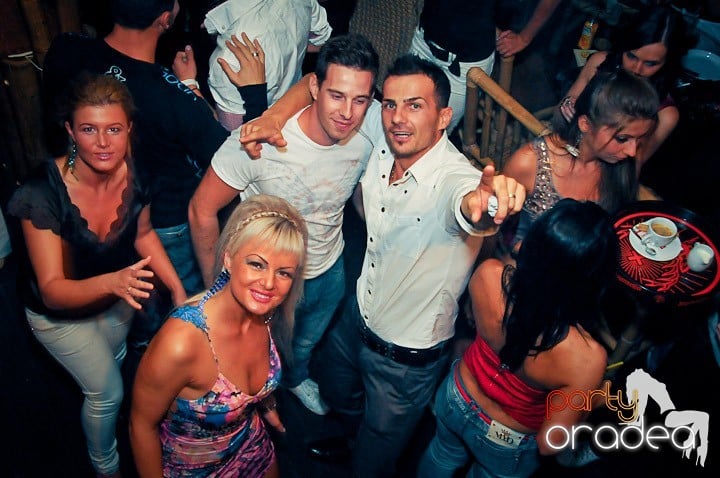 Party în Zulu Caffe, Zulu Caffe