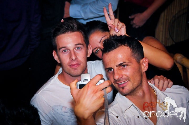 Party în Zulu Caffe, Zulu Caffe