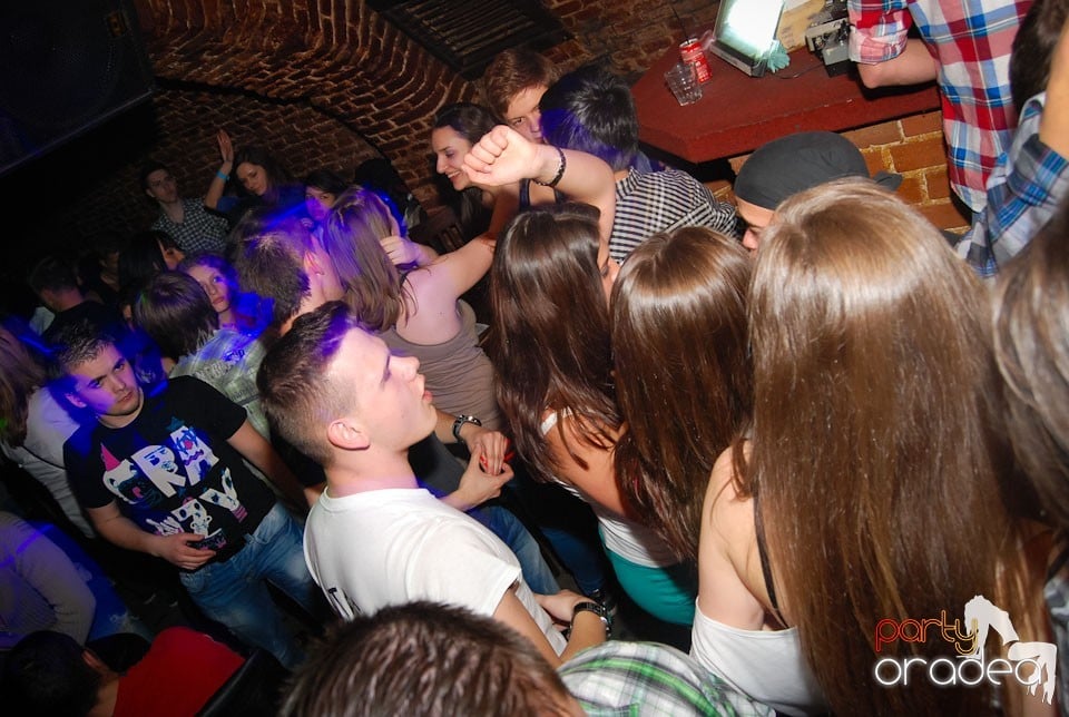 Party incendiar în Escape, 