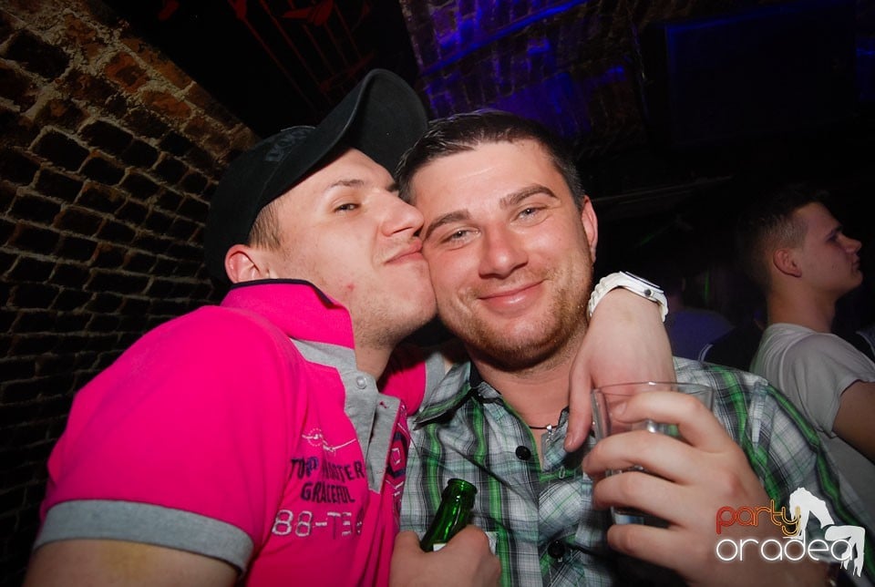 Party incendiar în Escape, 