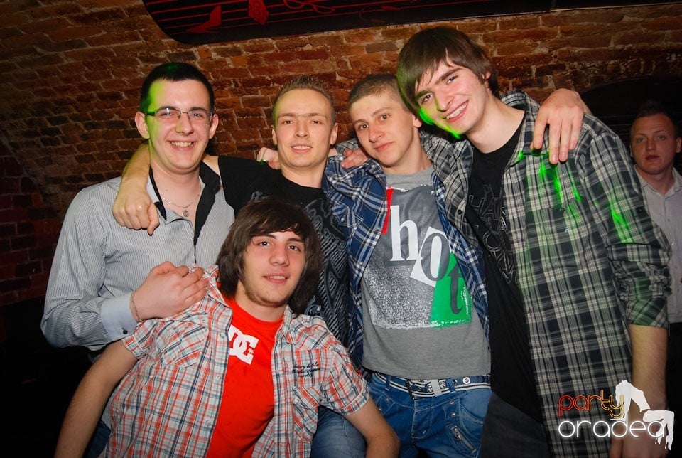 Party incendiar în Escape, 