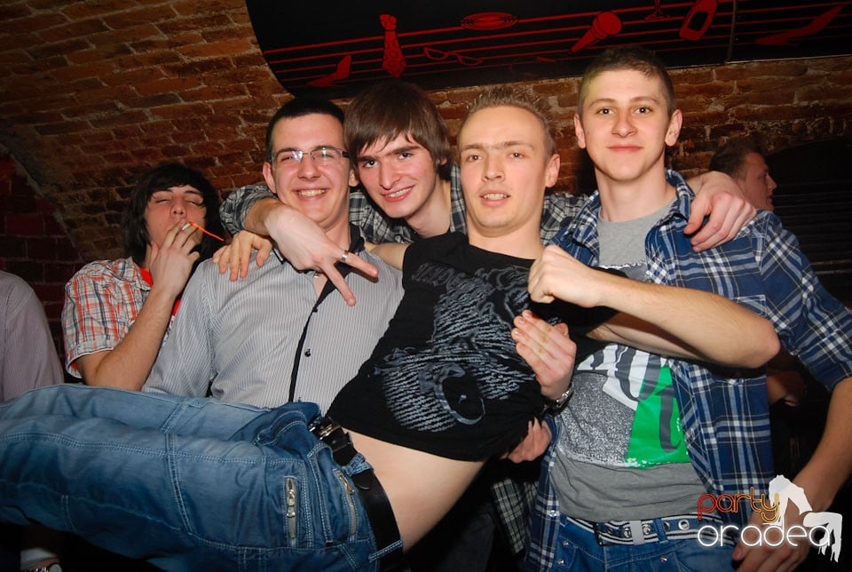 Party incendiar în Escape, 