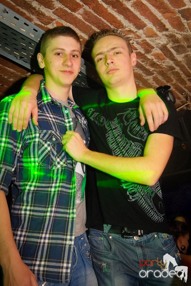 Party incendiar în Escape, 