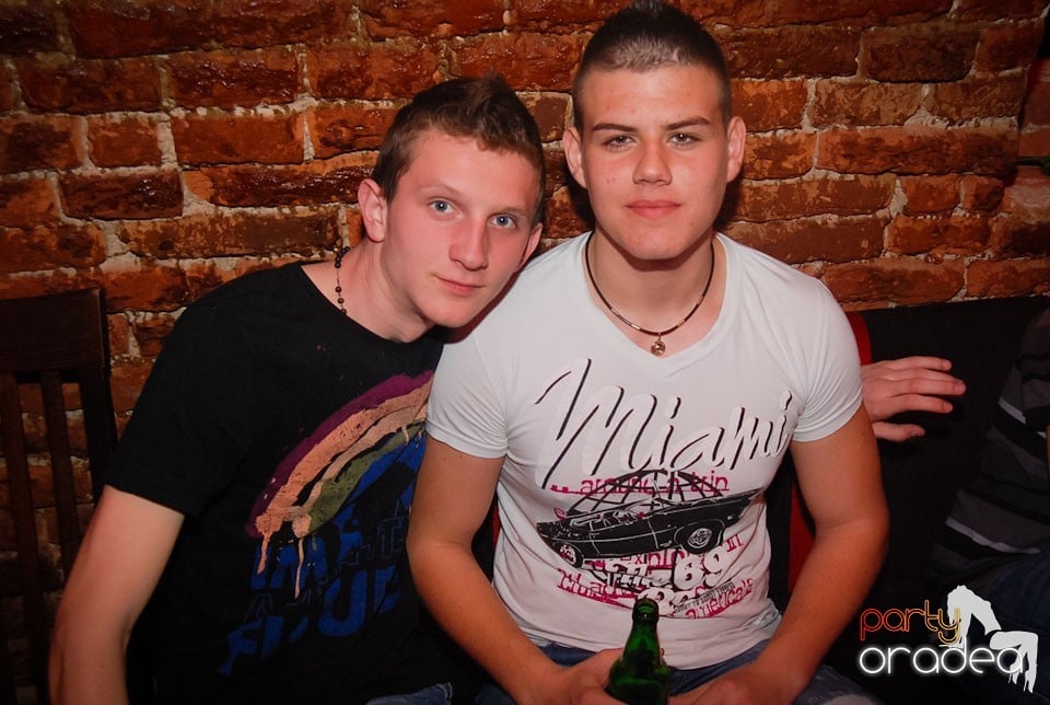 Party incendiar în Escape, 