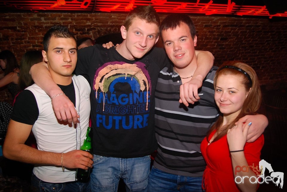 Party incendiar în Escape, 