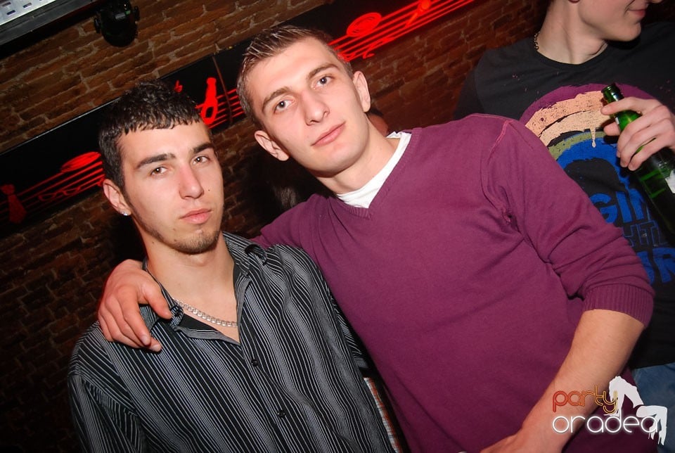 Party incendiar în Escape, 