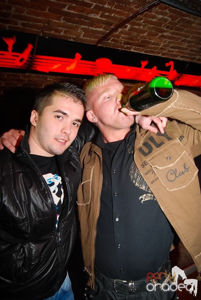 Party incendiar în Escape, 