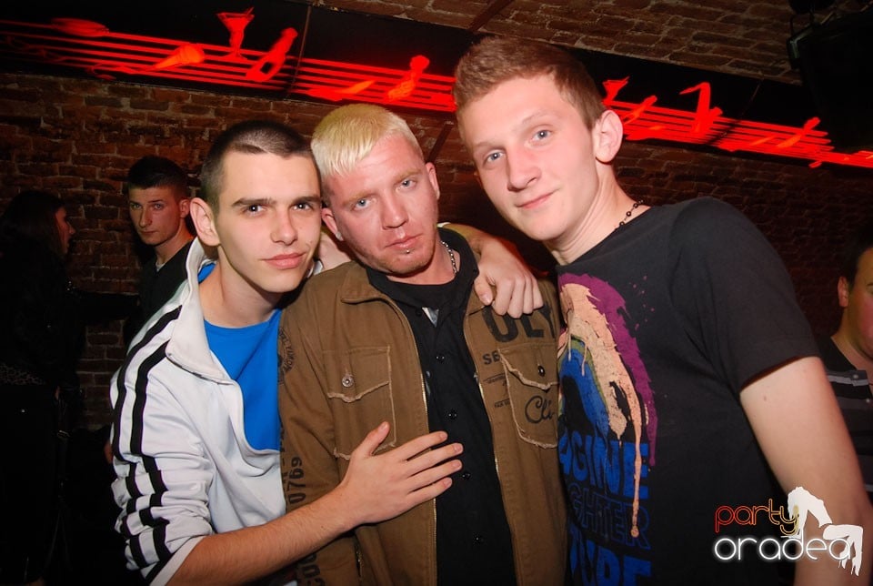 Party incendiar în Escape, 