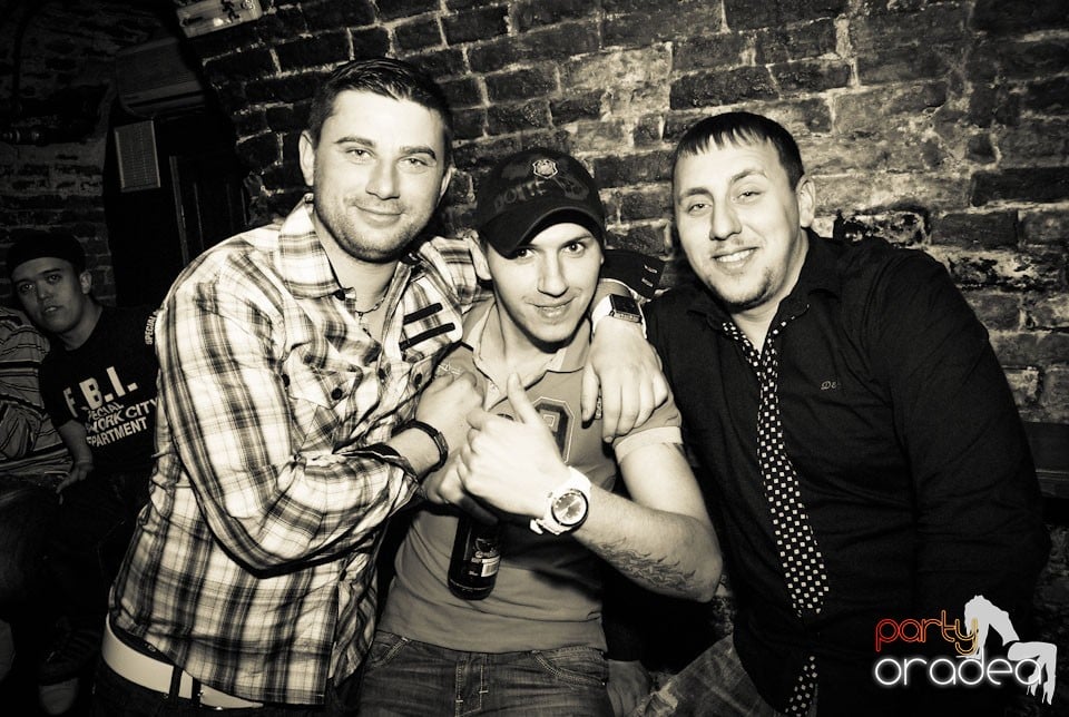 Party incendiar în Escape, 