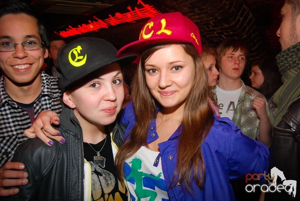 Party incendiar în Escape, 