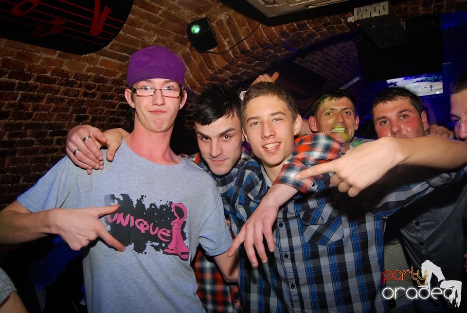 Party incendiar în Escape, 