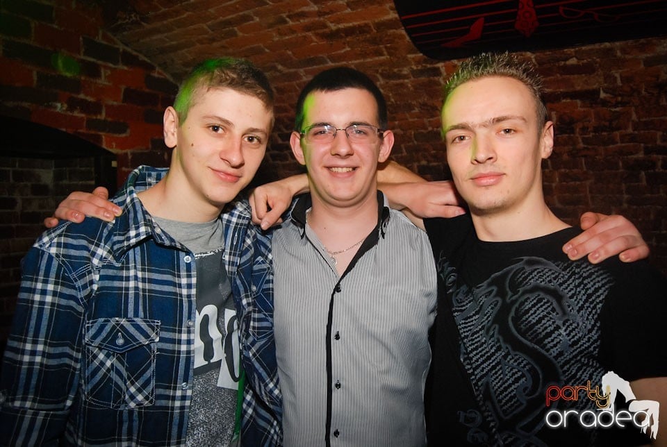 Party incendiar în Escape, 