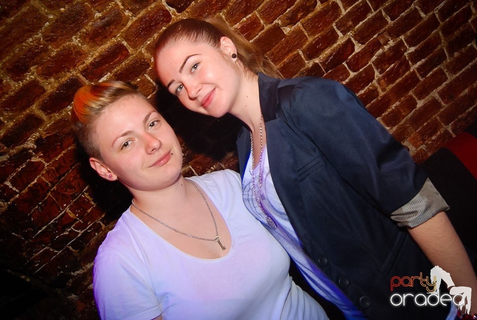 Party incendiar în Escape, 