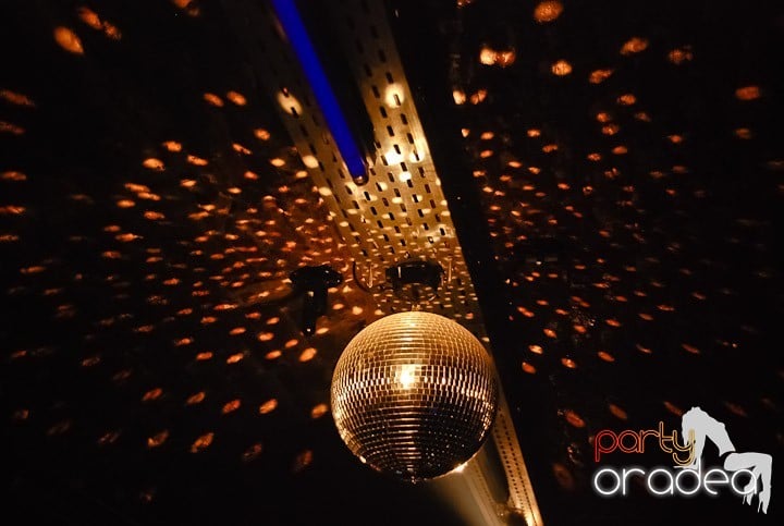 Party time în Club Escape, 