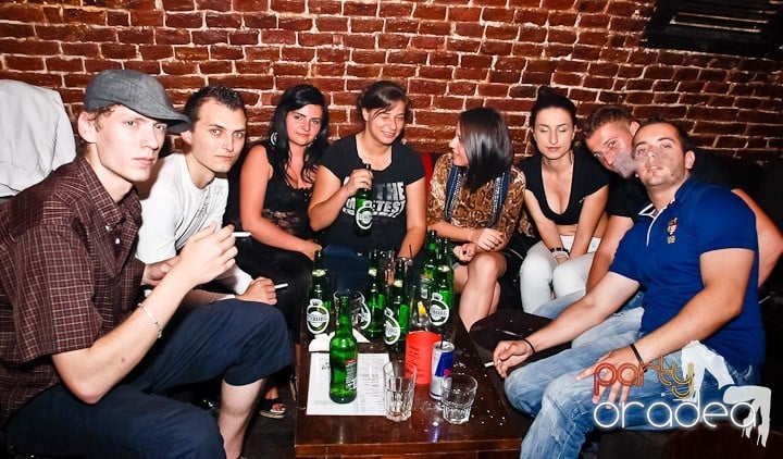 Party time în Club Escape, 