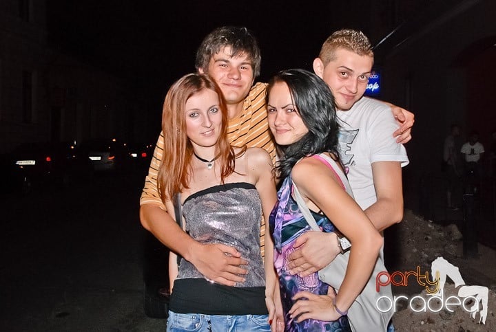 Party time în Club Escape, 