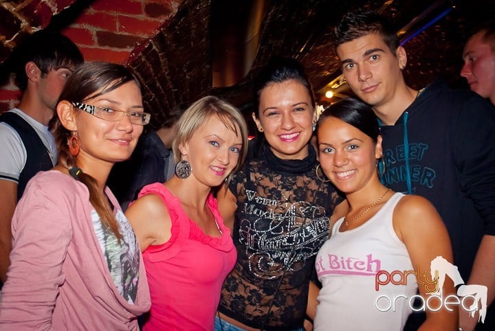 Party time în Club Escape, 