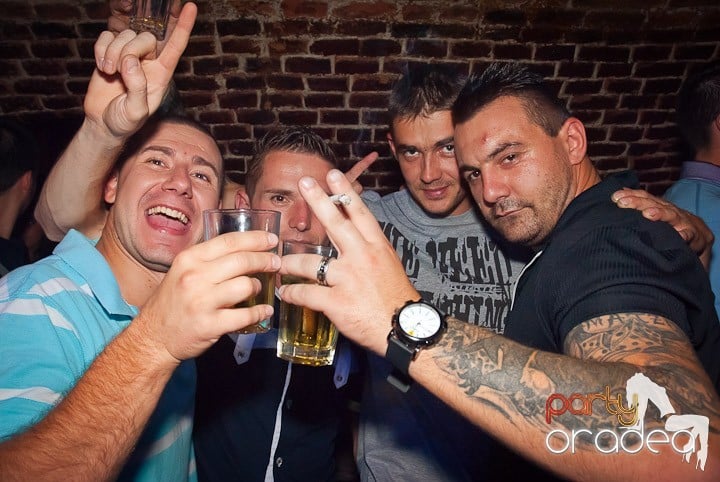 Party time în Club Escape, 