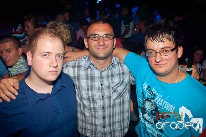 Party time în Club Escape, 