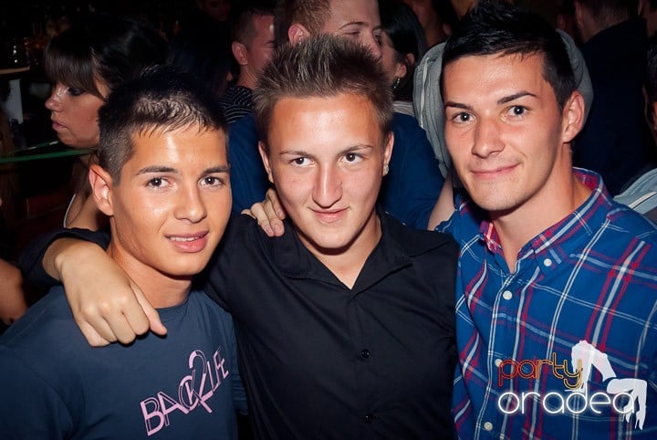 Party time în Club Escape, 